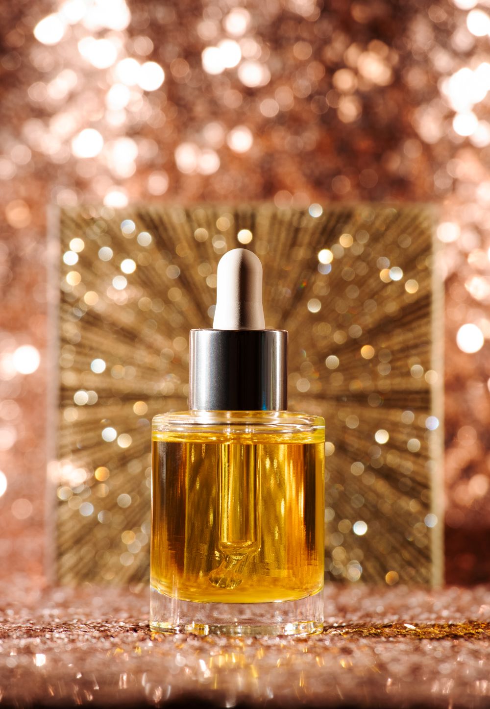 Photo produit d’un flacon cosmétique avec arrière-plan texturé scintillant – studio à Mascouche